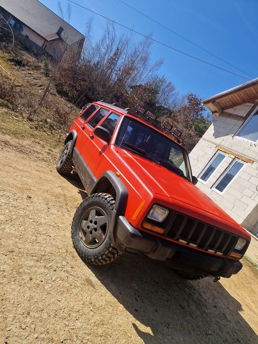 Vând jeep cherokee xj 2.5