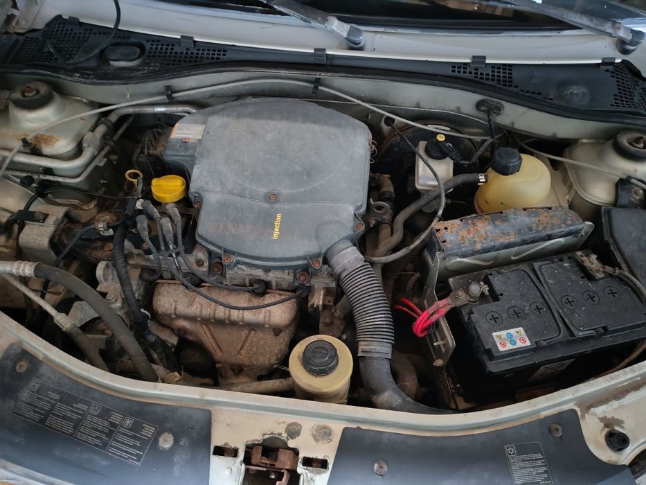 Dacia Logan benzina 1.4 an 2006  preț 1050e .