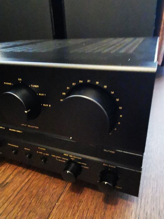 vand  aplificator Marantz pm80 cap de serie