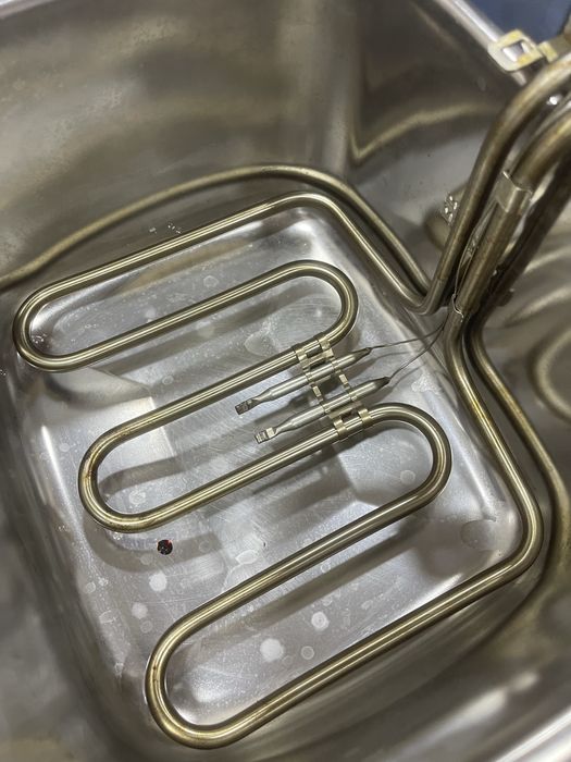 День добрый.Продам фритюрницу Марки Cool Zone Inox.Ufesa.