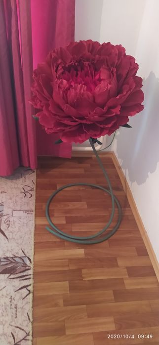 Искусственный цветок.