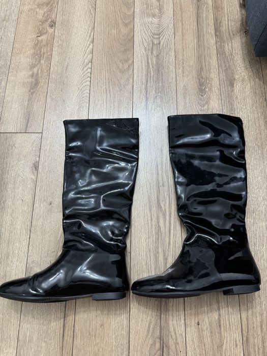 Лаковые сапоги до колен