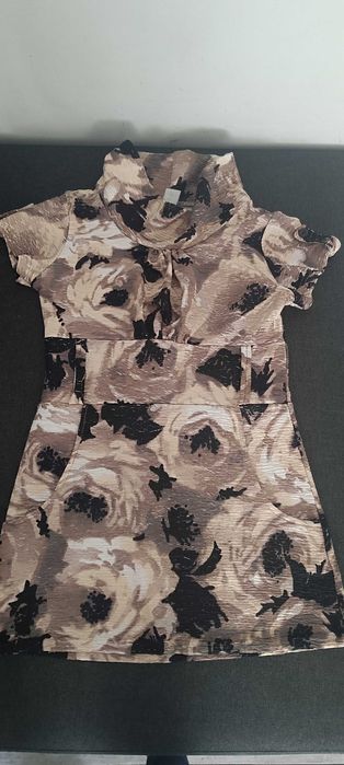 Къса рокля с къс ръкав