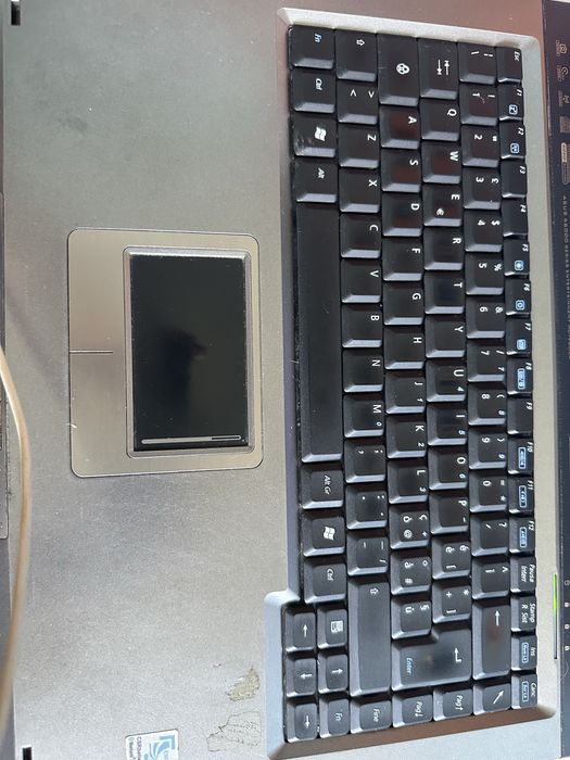 Laptop in stare foarte buna , trebuie dat reset si este perfect functional