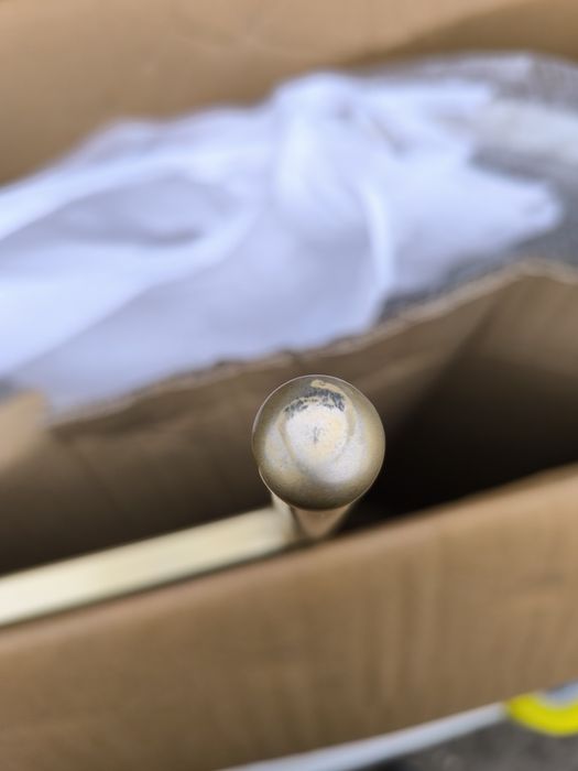 Тапициран стол, ергономична форма с висока облегалка бежово/златист