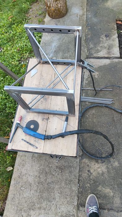 Vand obiecte făcute din metal