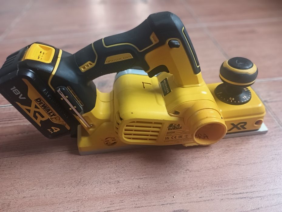 Rindea DeWALT 18V cu baterie cu tot