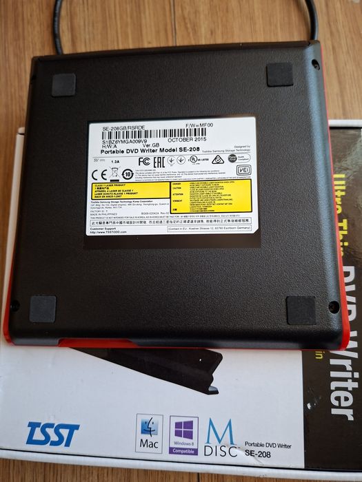 Samsung DVD extern se conectează usb.