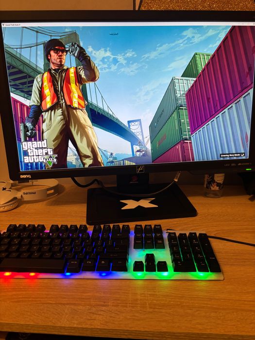 Calculator pc gaming cu monitor