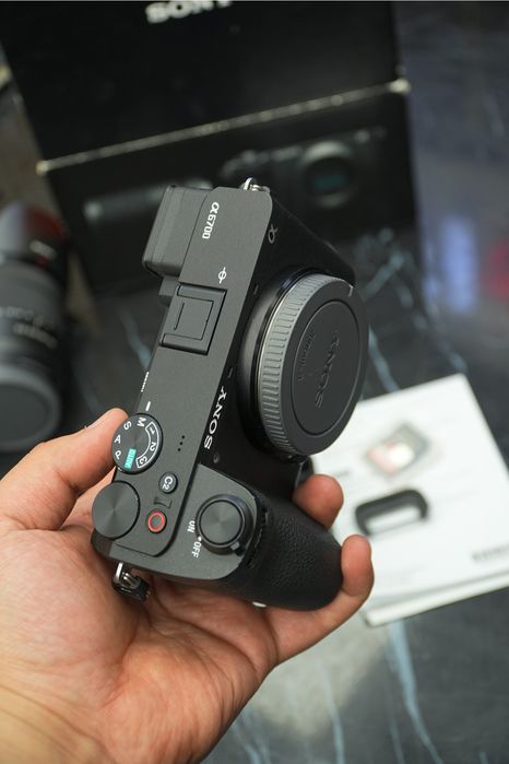 Sony A6700 4K 18-135mm 4K 120FPS yangi holatda