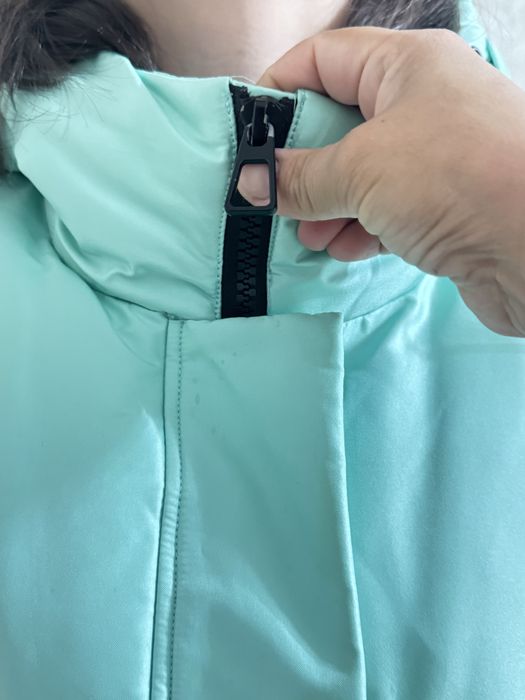 Продам куртку для девочки рост 146-152