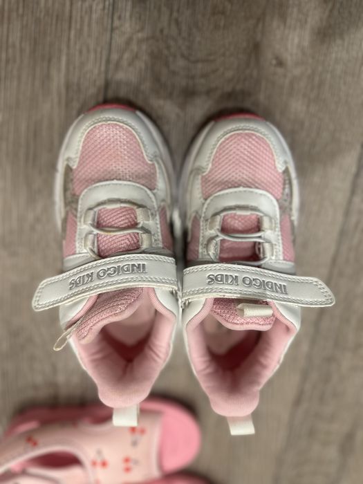 Продам кроссовки для девочек