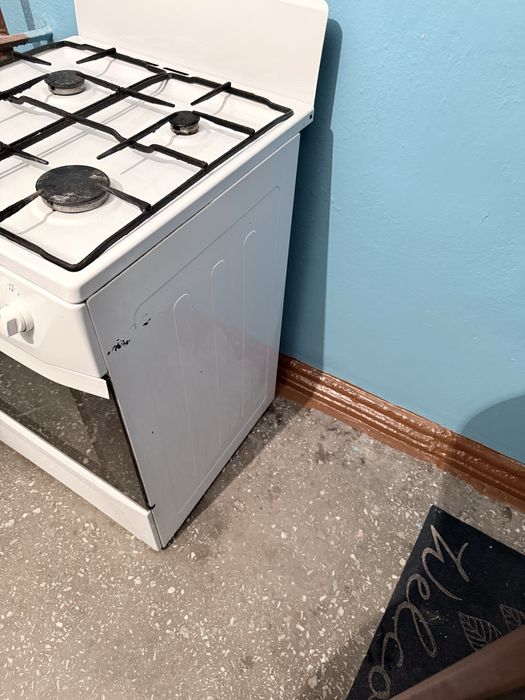 Продам газовую плиту