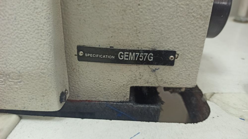 Продам оверлок б/у