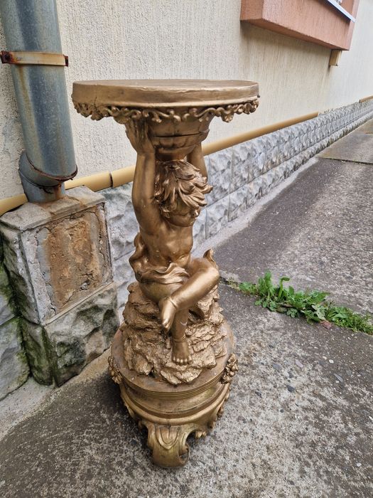 Прекрасна антикварна гипсова колона постамент