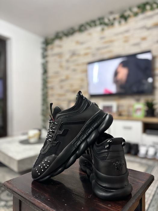 Versace chain reaction