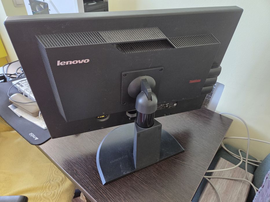 Монитор 24' 1920х1200!!! Lenovo. Dvi, vga.