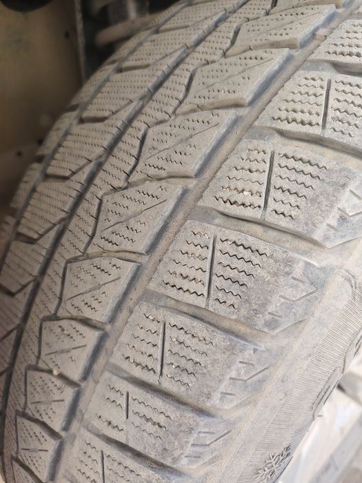 Продаю Шины зимние. Липучка. .