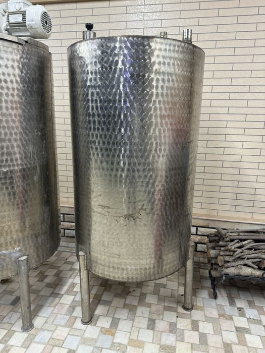 Продам пищевые нержавеющие бочки из стали высота 127см диаметр 80см(2ш