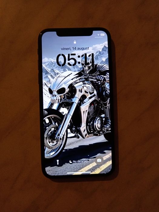 IPhone X de 256 GB rulează impecabil + încărcător wireless