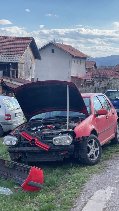Продавам golf 4 на части
