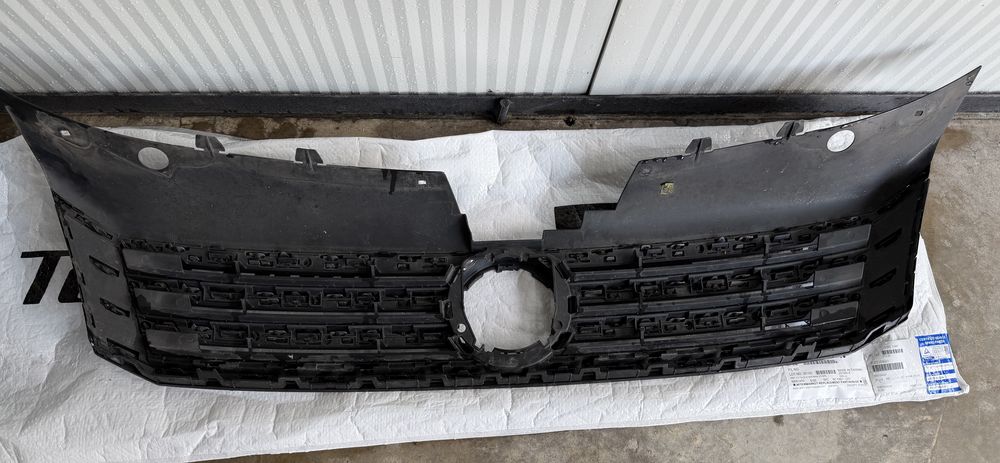 Предна решетка за VW Passat B7