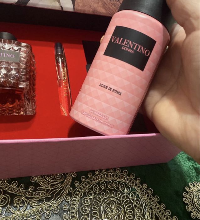 Parfum pentru femei, Valentino.