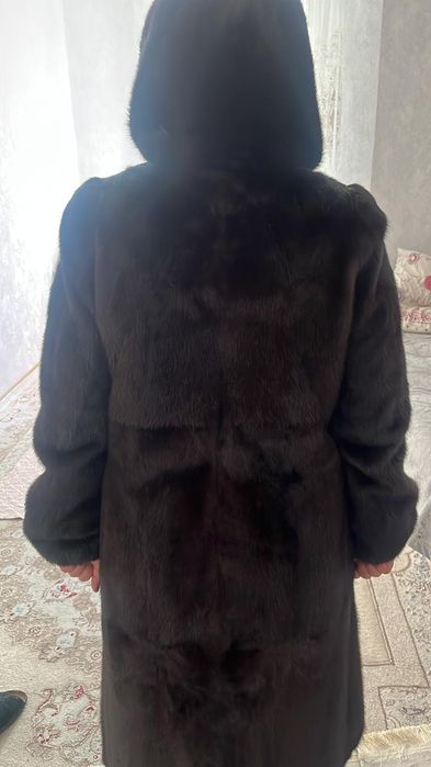 Шуба норковая темно коричневая