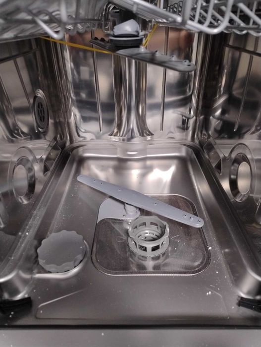 Чисто нова Черна Съдомиялна машина Candy 45 см