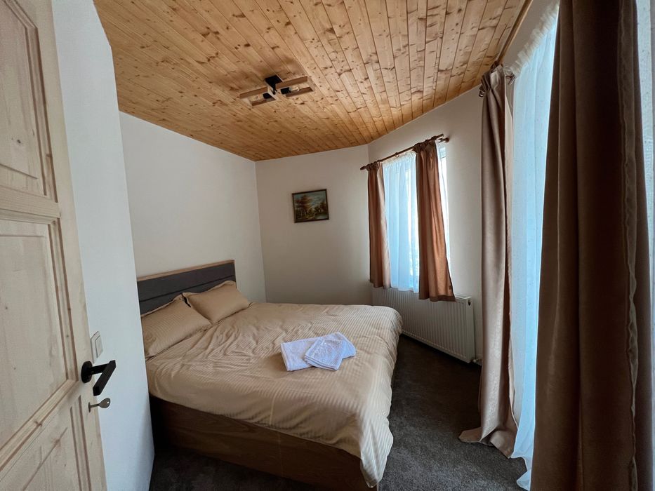 Cabana pentru inchiriat la munte cu acces la piscina