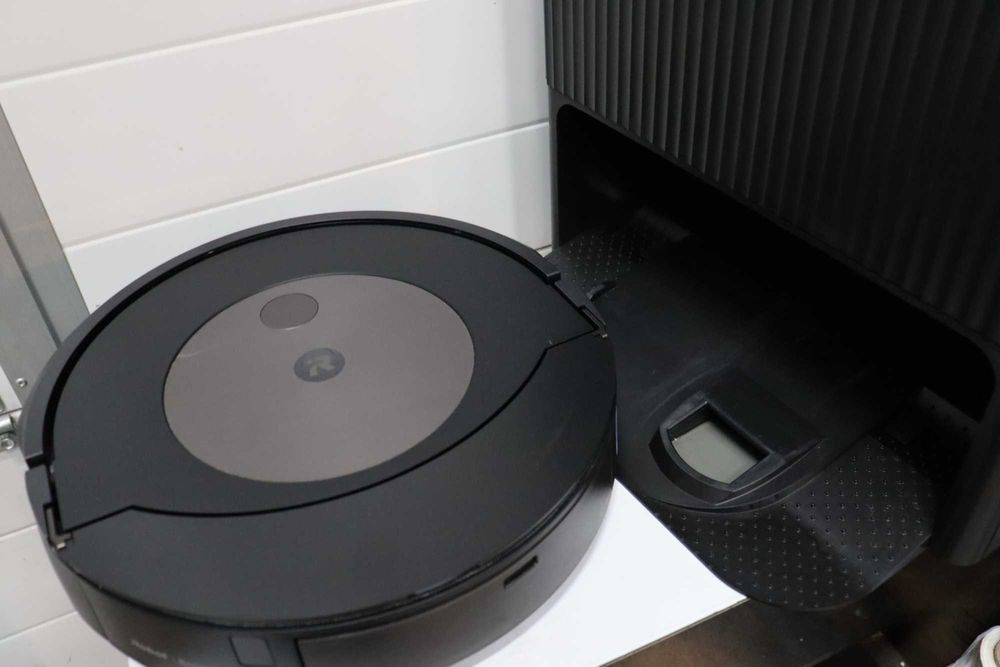 iRobot Roomba Combo j9+ Самоизпразваща се прахосмукачка робот