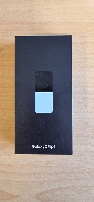 Samsung Galaxy Z Flip 5 – Отлично състояние, без забележки