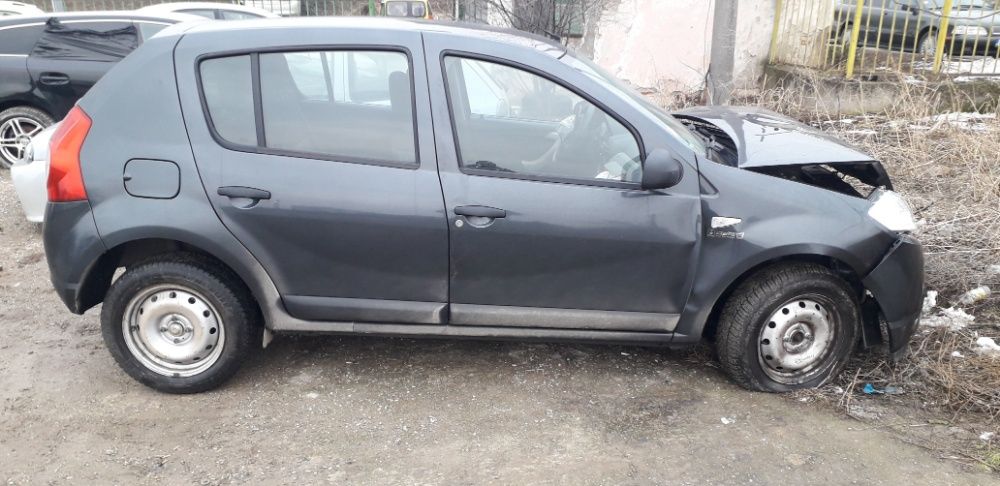 Врати дачия сандеро,капаци и всякакви други части