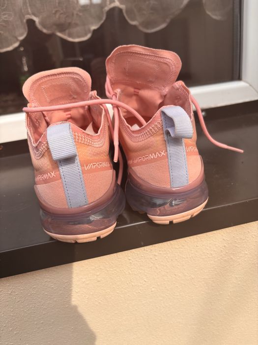 Vand addasi de femei model Vapormax 2019. Marimea 36,5.