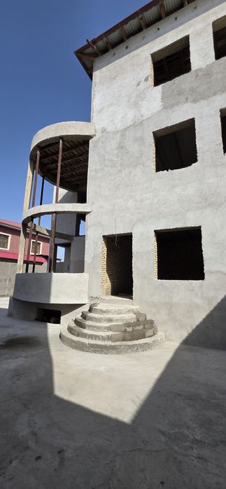 Бухоро Шахар марказида янги участка 4 соток 3 кават +подавали билан