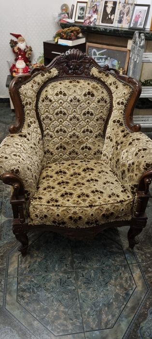 Продавам холни мебели..