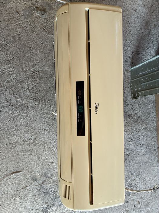 Климатик Midea 12 BTU