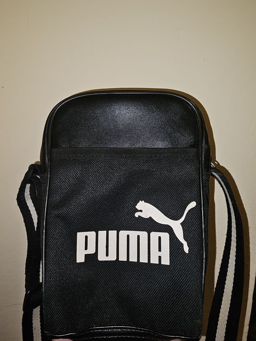 Puma Campus compact Portable Crossbody в черен цвят.