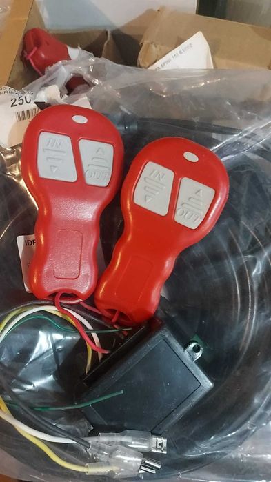 TROLII Runva, Presko, Escape, Dragon + accesorii trolii