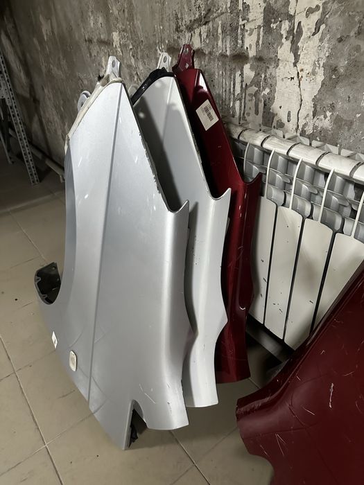 Крыло Тойота Исис. Toyota Isis