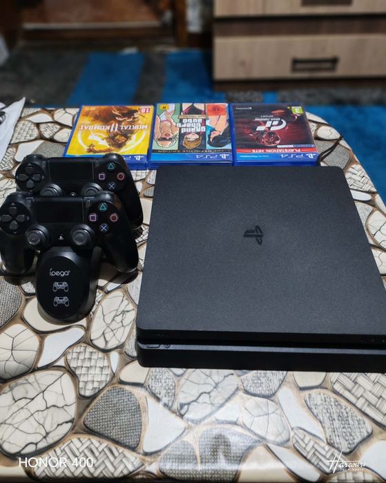 Playstation 4 slim