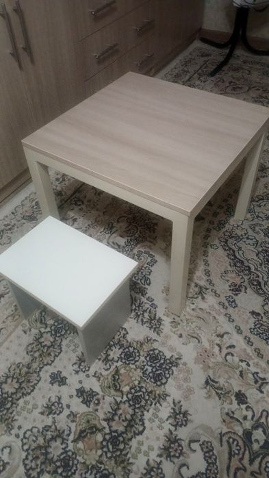 Столик для детей и взрослых.