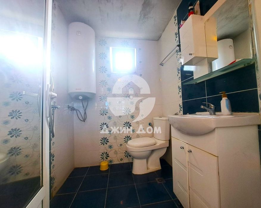 Двуетажна къща с 6 спални и гледка ПЛАНИНА в с. Черноград