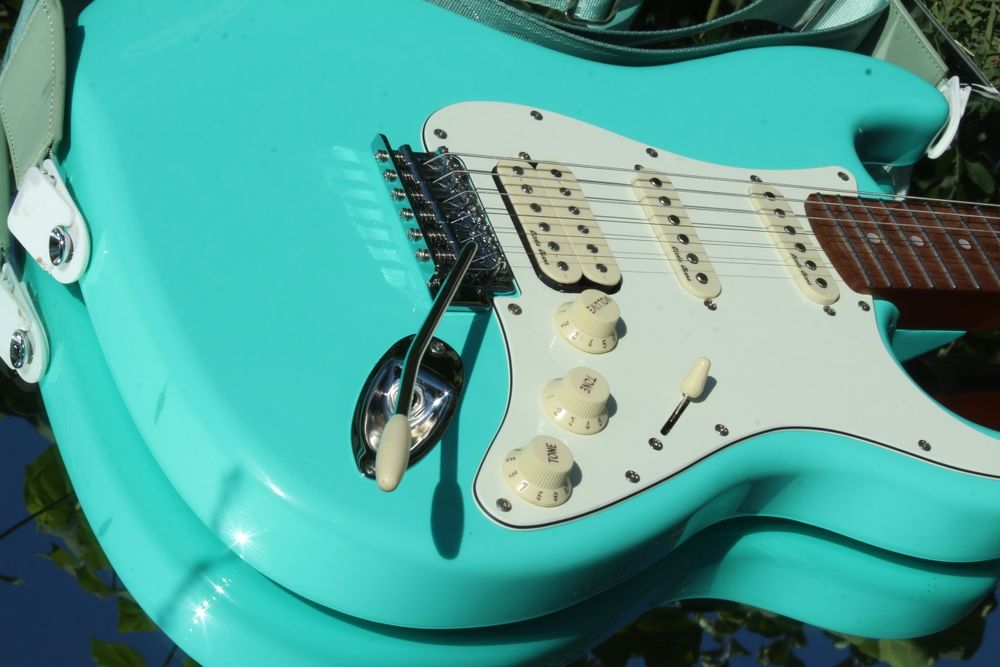 Электрогитара в новом состоянии