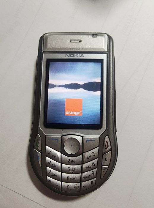 Nokia 6630  ( decodat, aproape impecabil)