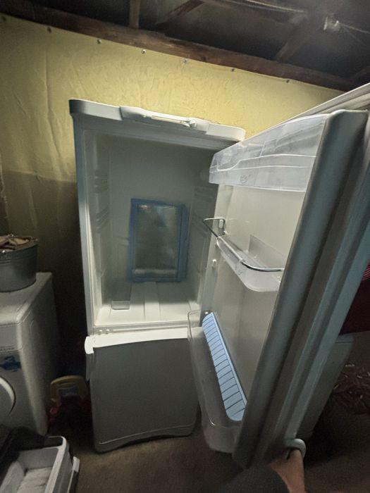 Продам холодильник рабочий срочно