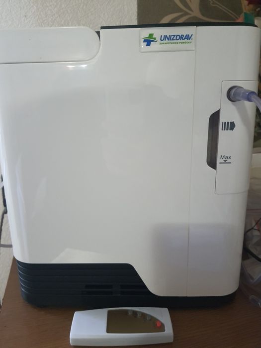 Concentrator de oxigen UNIZDRAV,cu comanda vocala și telecomandă