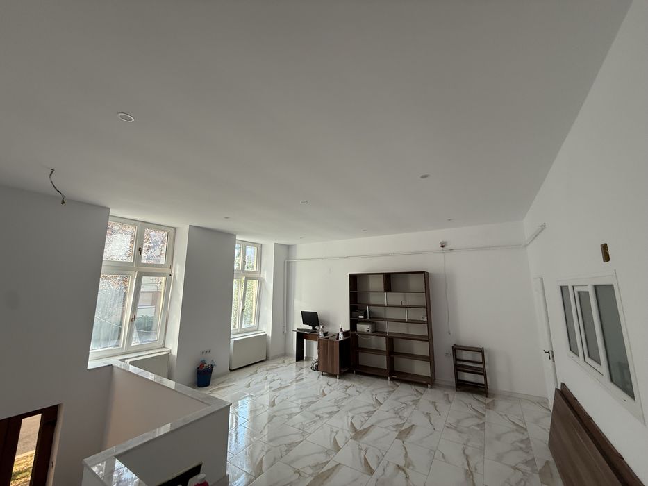 Spatiu central cu deschidere la strada Iuliu Maniu