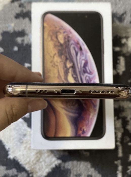 Продам iPhone XS в отличном состоянии
