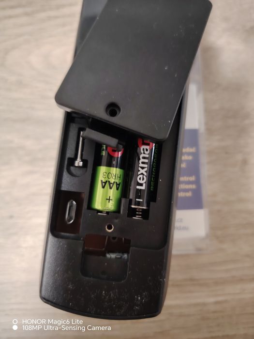 Telecomenzi program.  în funcție de disp.- CD , DVD , TV , linii audio